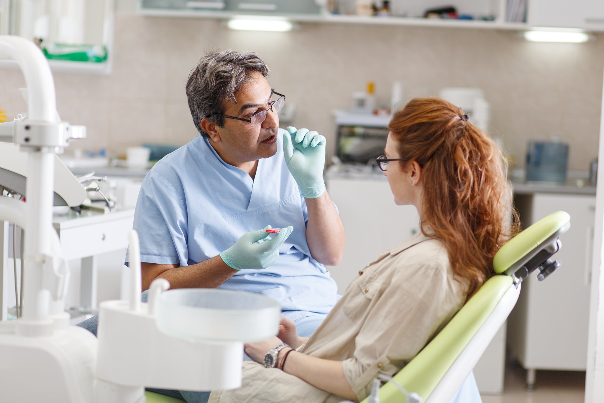 OCP-Dentist-guides-the-patient-explaining-treatment