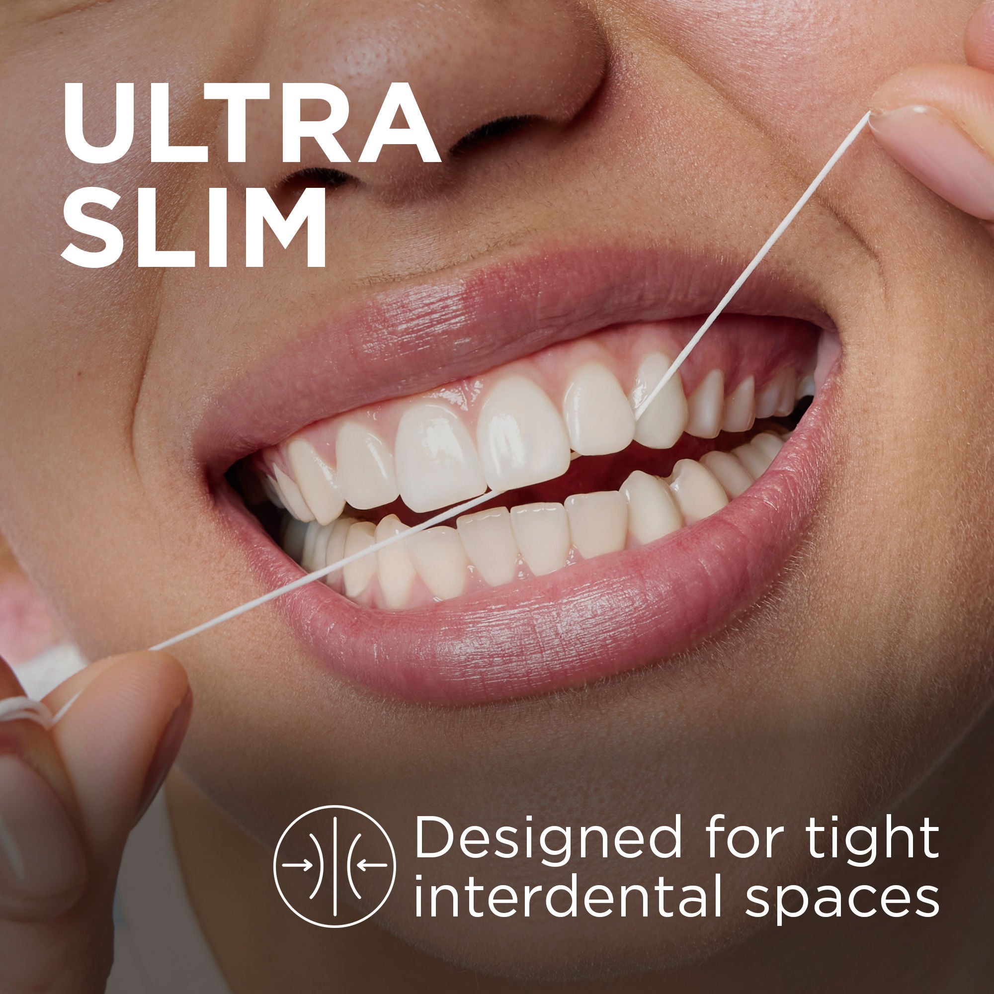 Mädchen, das mit GUM® SLIM FLOSS Zahnseide benutzt
