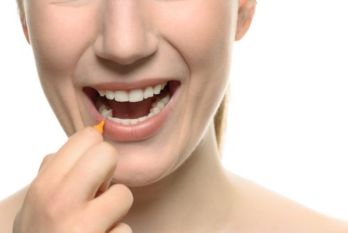 ¿Cómo saber qué producto es el adecuado para limpiar entre los dientes?