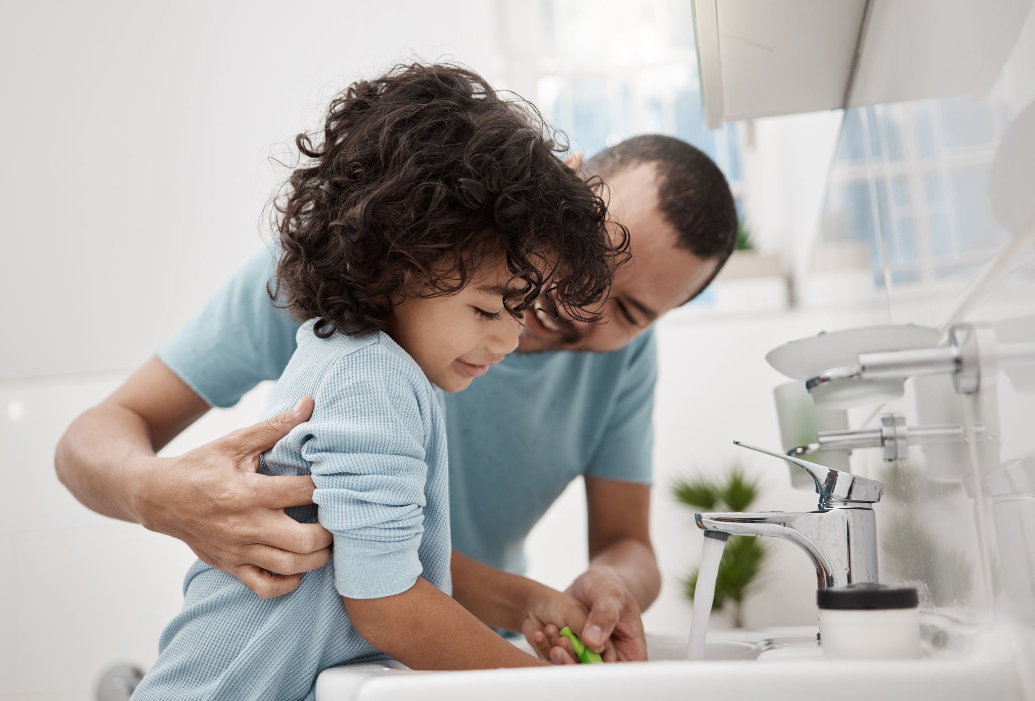 Come e quando spazzolare i denti di mio figlio