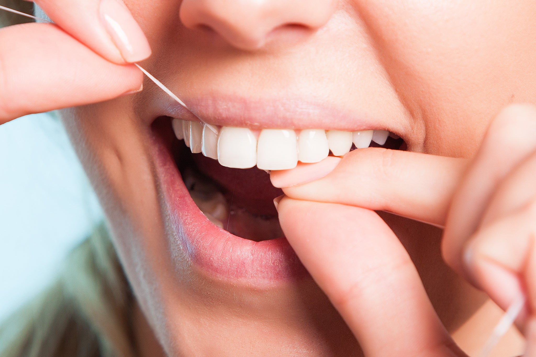 Le fil dentaire pour un soin complet de vos dents 