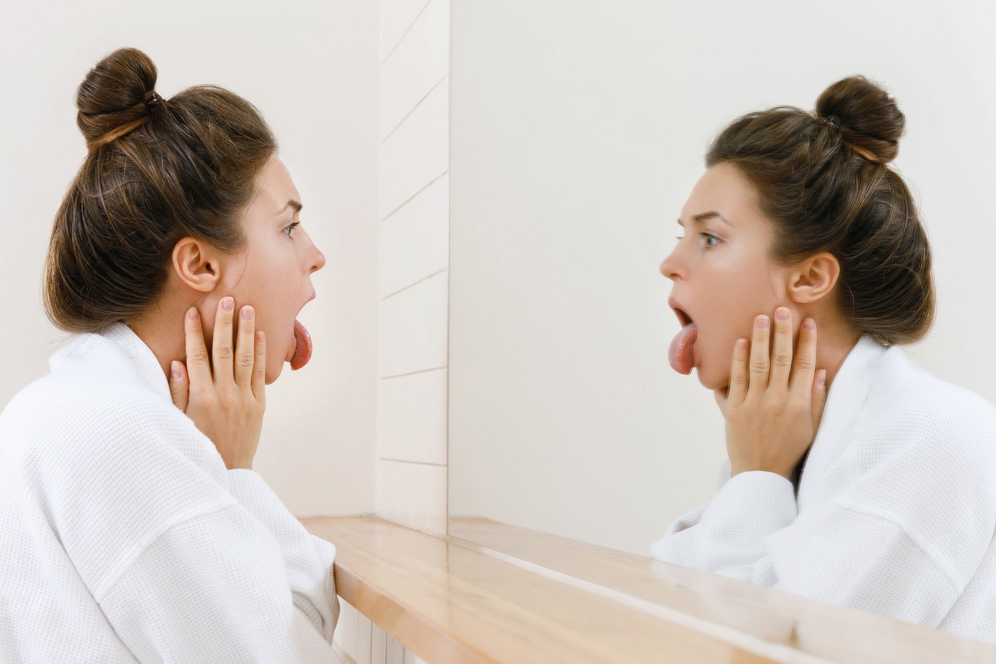 Placche alla gola: come intervenire
