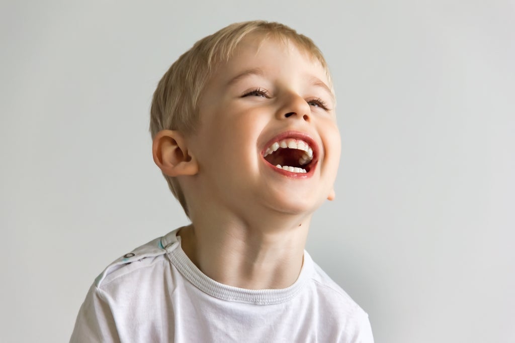 Premières dents bébé et Poussée dentaire : le guide de GUM®