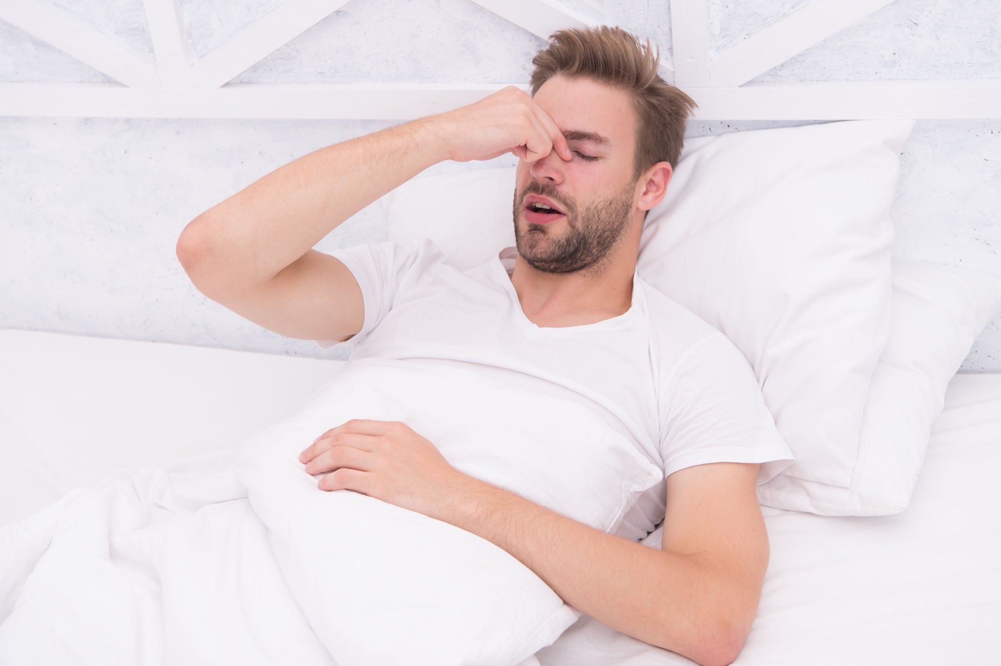 Hvorfor snorker man – Årsager og løsninger