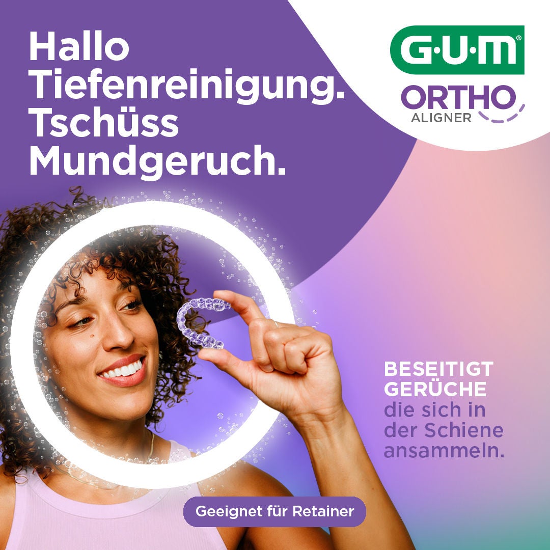 GUM® ORTHO-Aligner und lächelnde Frau mit Aligner in der Hand