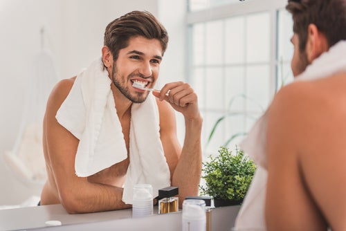 Dlaczego mężczyźni powinni włożyć więcej wysiłku w higienę jamy ustnej? 