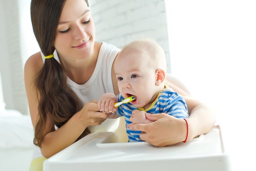 Mother-and-baby-brushing-teeth