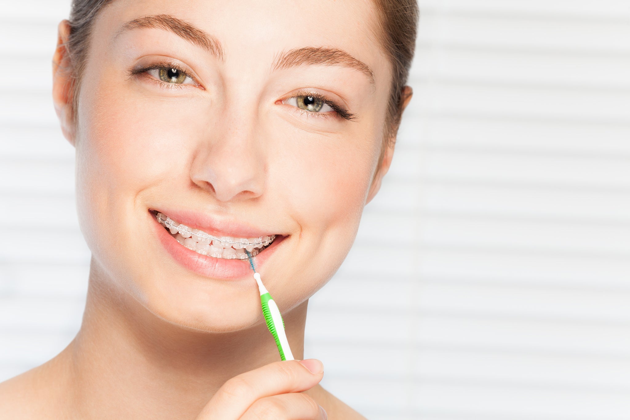 Woman-smiling-using-interdental