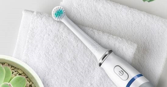Jak myć zęby szczoteczką elektryczną? 6 ważnych kroków