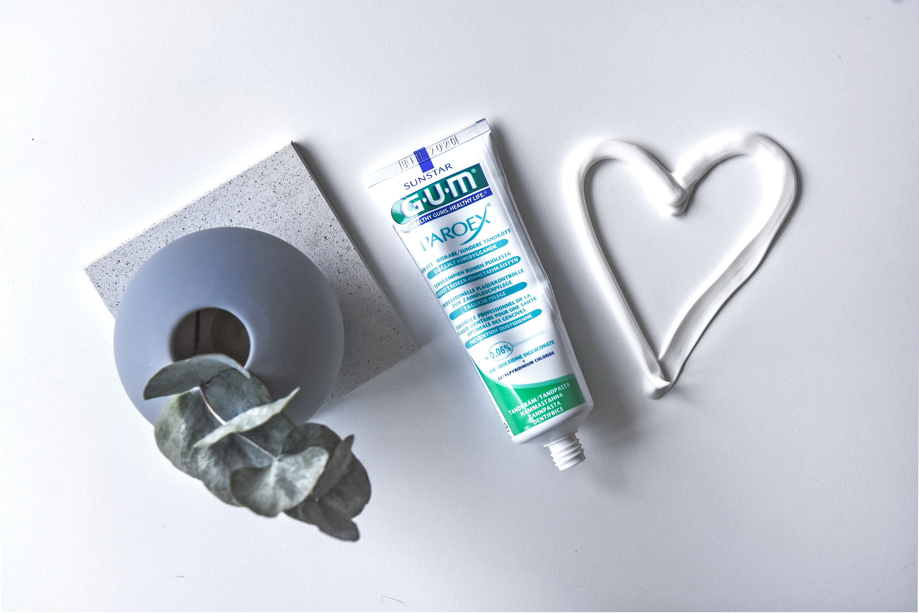 In-context-GUM-PAROEX-Toothpaste