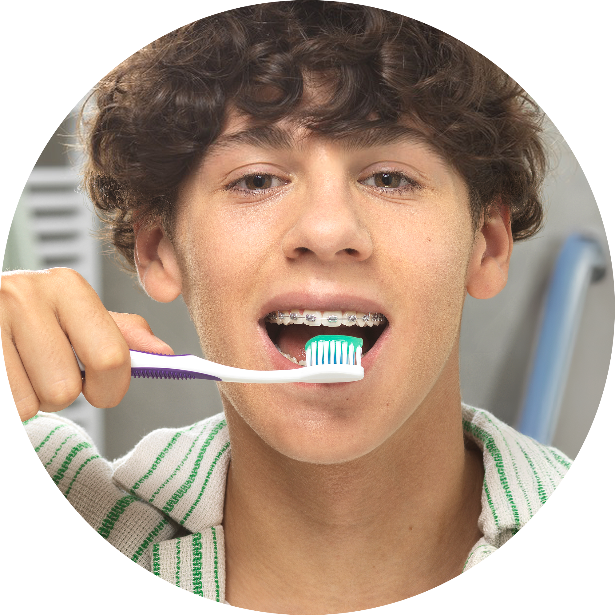 GUM-ORTHO-Toothbrush-and-teenager-round-format.png